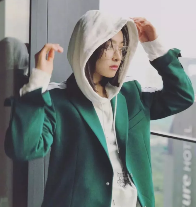 今年秋冬最chic！原來短發(fā)和帽子這么配?。? border=