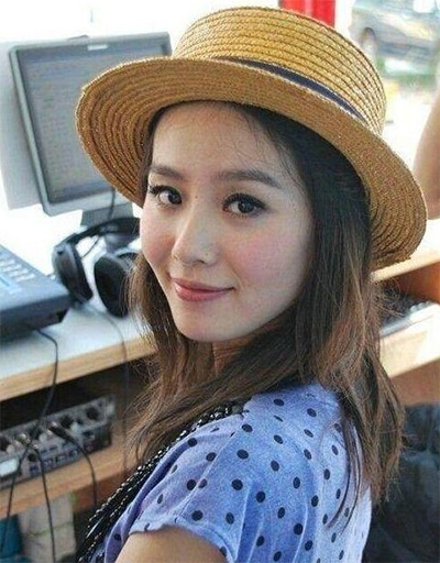 看看女星們花式戴草帽的帽子戲法！